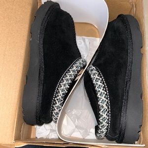 Black unisex Tasman toddler uggs like new